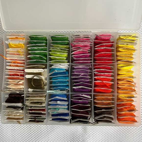 Embroidery Floss Cross Stitch Thread Lot of 138 on Cards Yellow Purple w. Case - Picture 2 of 7